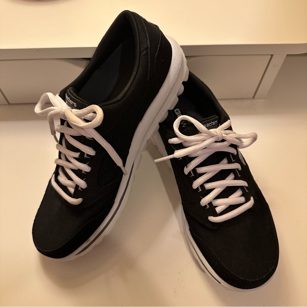 NWOT Skechers Athletic Shoes Black